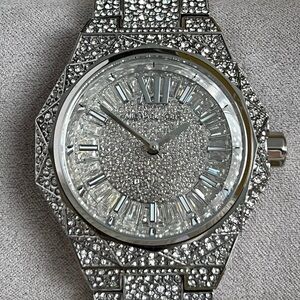 Micheal Kors Women’s Oversized Raquel Pavé Silver-Tone Watch
Case Size: 41mm